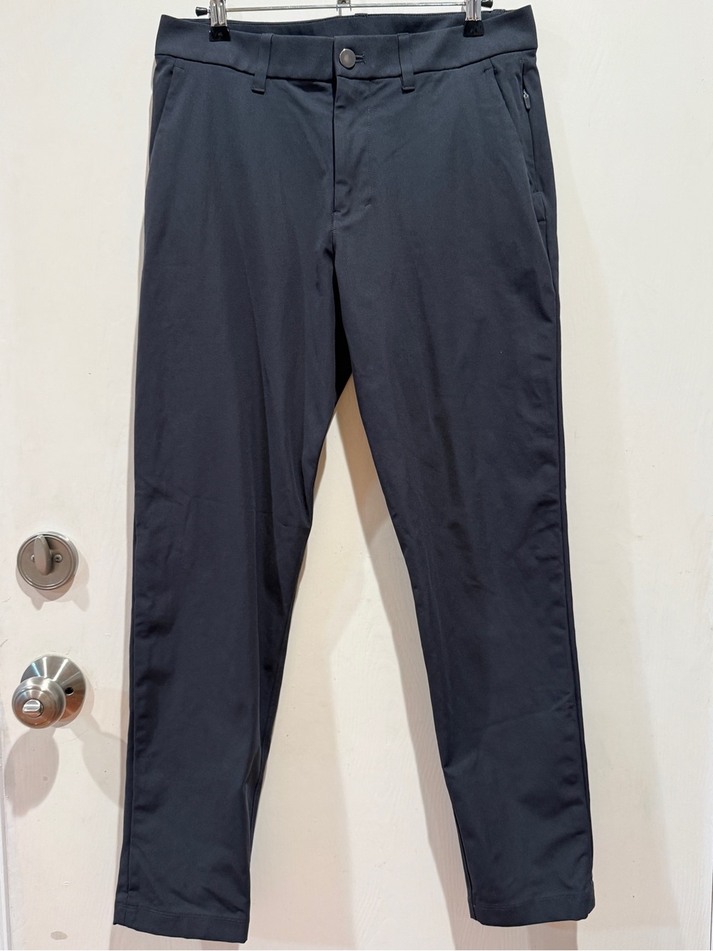 Lululemon men’s commission pant skinny 30” Grey like new condition
